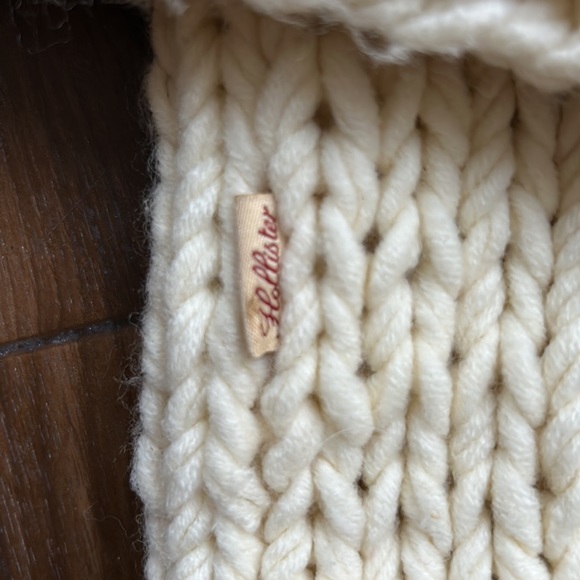 Hollister Ivory Chunky Cable knit Toggle Wool Blend Cardigan Sweater - Picture 2 of 11